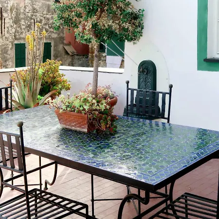 Locazione Turistica Palazzo Verde Civezza